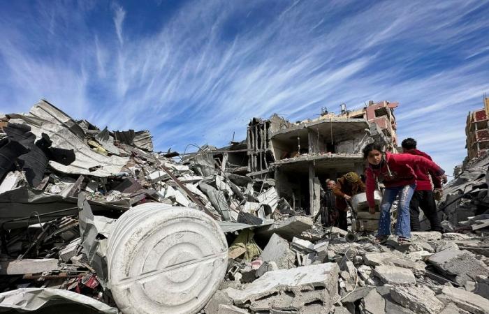 Israeli airstrike hits Gaza tent, killing 11