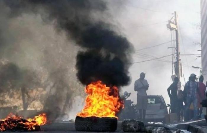 Haiti gangs demand PM resign after mass jailbreak
