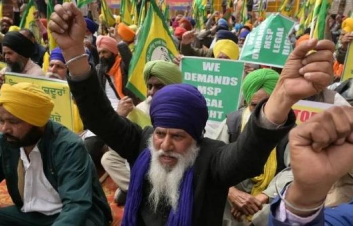 Farmers' protest march to restart amid tight security at Delhi's borders