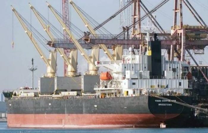 Crew abandon ship damaged in fresh attack off Yemen