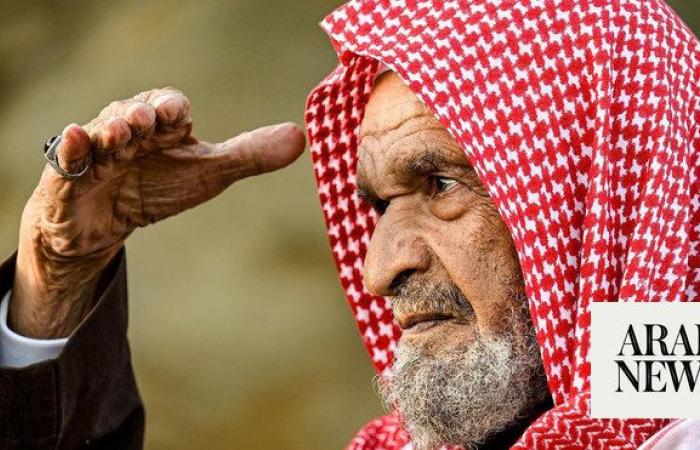 Elderly Saudi family members recall beloved tradition of sighting crescent moon
