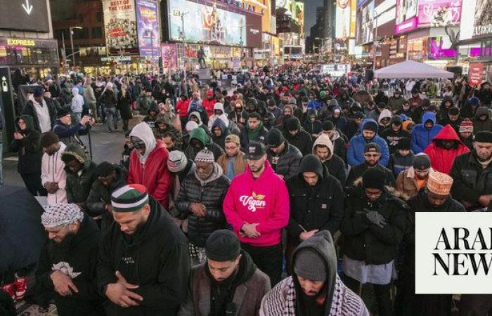 Muslims gather to pray in NY’s Times Square as Ramadan begins
