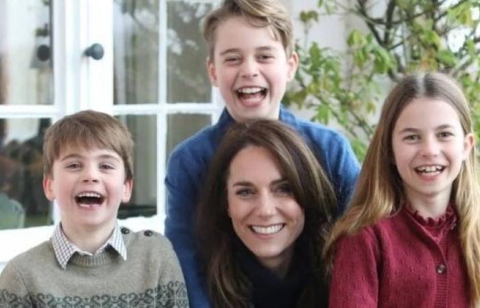 Kate admits editing Mother's Day photo recalled by agencies