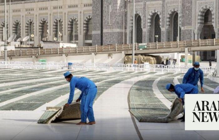 Grand Mosque in Makkah fitted with 25,000 new carpets for Ramadan