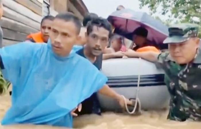 Death toll from flash floods, landslides in western Indonesia rises to 32