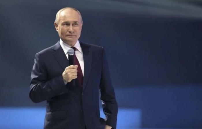 Putin set to sweep to fifth term as Russians head to polls