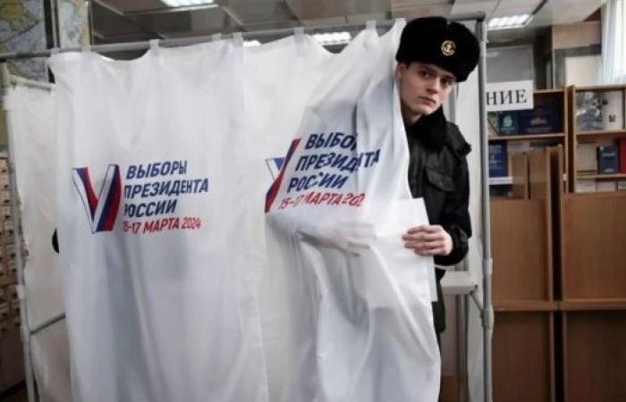 Russians vote in an election that holds little suspense