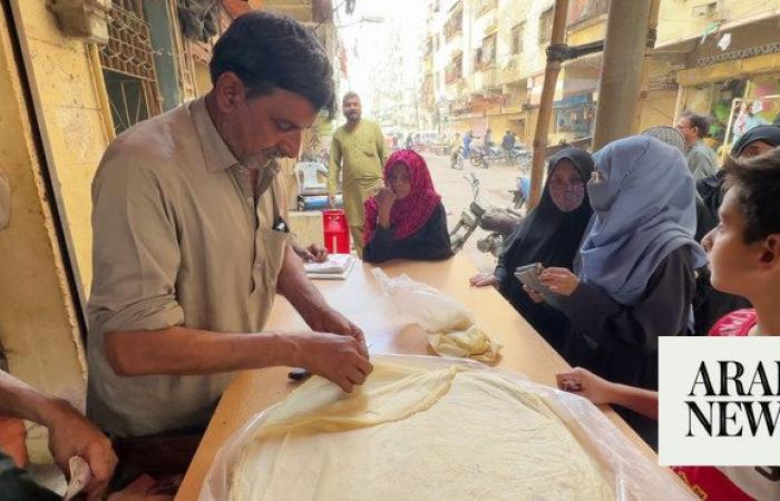 Manda pastry business thrives in old Karachi as samosas take over iftar