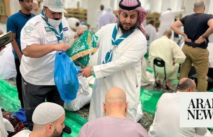 Volunteer teams serving visitors at Two Holy Mosques