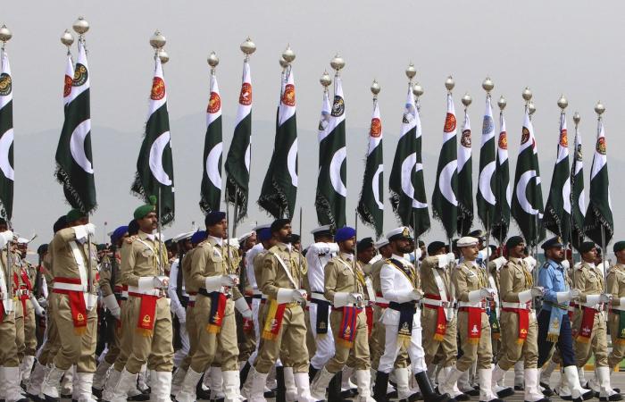 Saudi defense minister guest of honor at Pakistan Day parade, gets top civilian award
