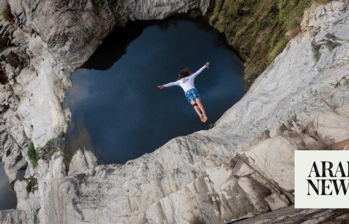 Red Bull cliff divers conquer Jazan wadis