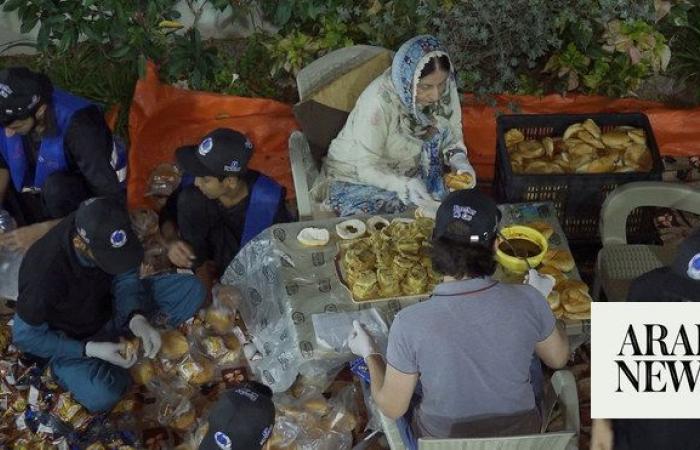 Karachi charity distributes sahoor food to over 20,000 people daily