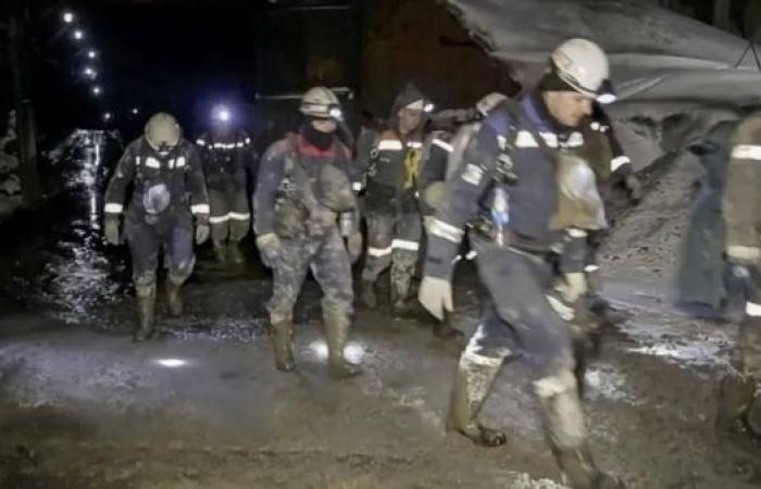 Russia ends efforts to rescue gold miners trapped for two weeks