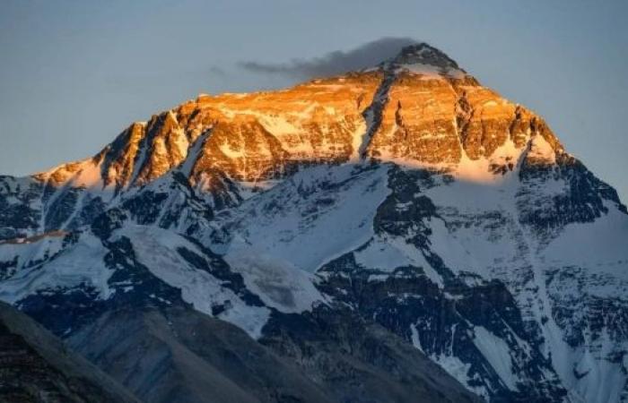 China reopens Mount Everest access to foreigners