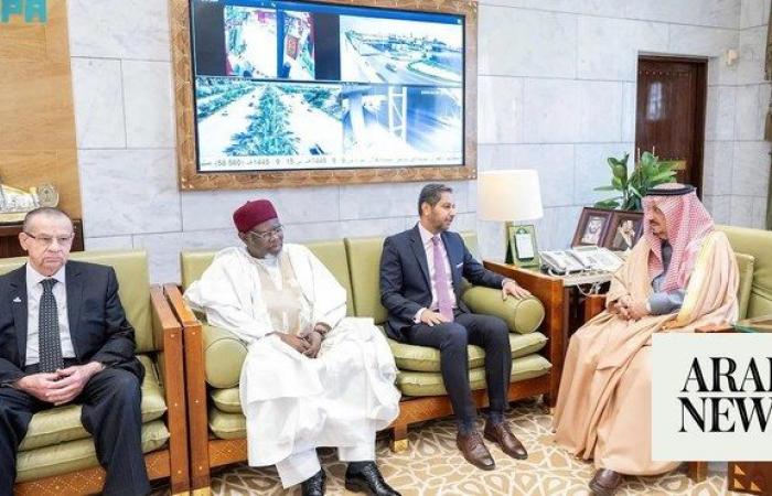 Riyadh Governor receives visit from Djibouti ambassador and other officials