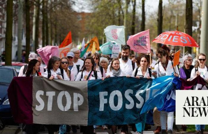 Police block Thunberg, marchers in Dutch climate protest