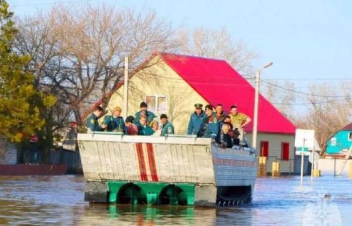 Thousands evacuated as Orsk dam burst worsens Russia floods