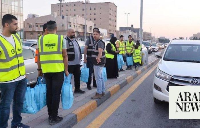Distributing iftar meals is top activity for volunteers in Kingdom