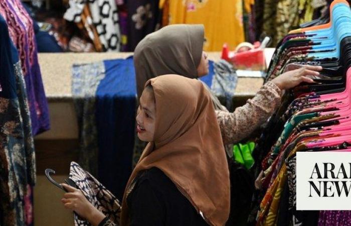 Indonesian Muslims go online for Eid shopping spree