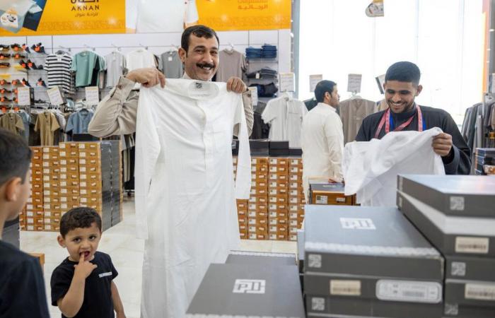 From thobes to trims, Jeddah shops gear up for Eid rush