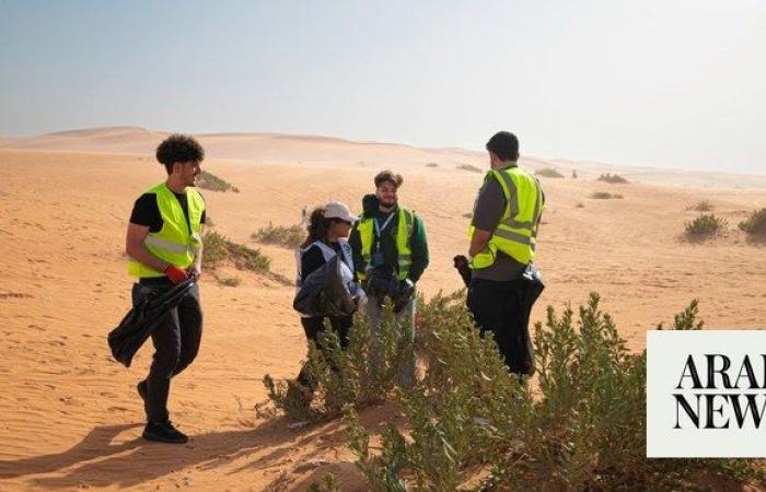Riyadh medical students lead desert clean-up drive
