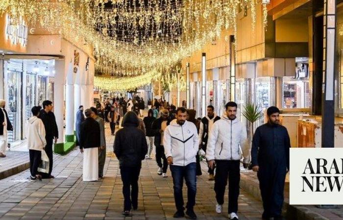 Empty roads, crowded malls as Riyadh residents rush for last-minute Eid shopping