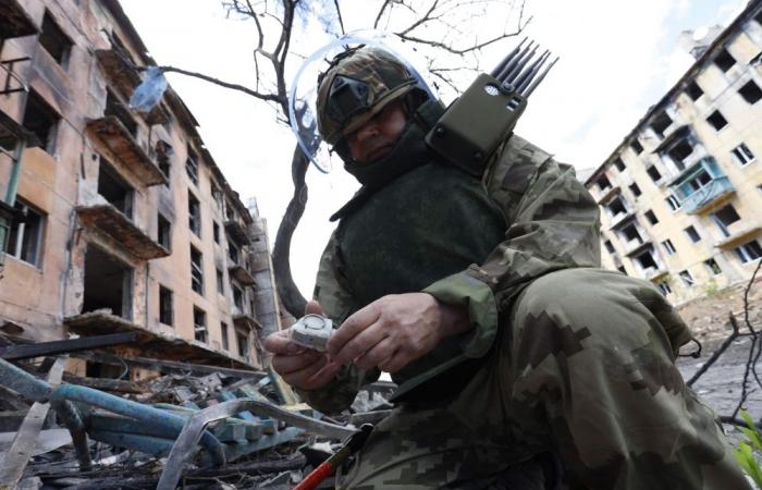 Civilians killed as Ukraine, Russia trade strikes