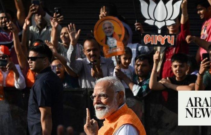 Modi, Gandhi urge more Indians to vote as election reaches halfway mark
