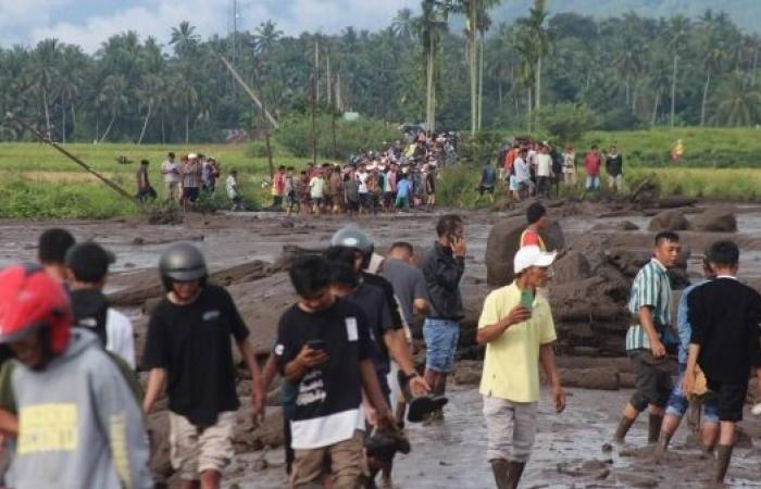 'Cold lava' sweeps Sumatra villages near volcano, killing 41