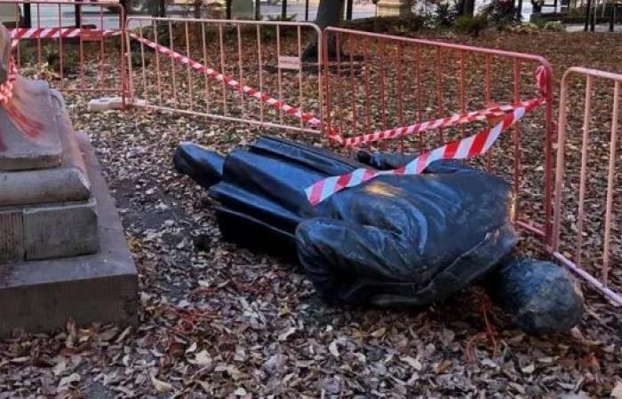 Australian colonial statue toppled before historic ruling