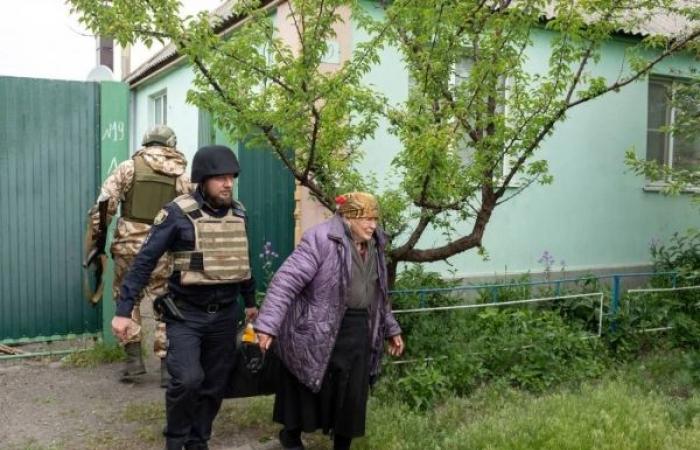 Police rush to rescue residents in Ukrainian border town threatened by Russian advance
