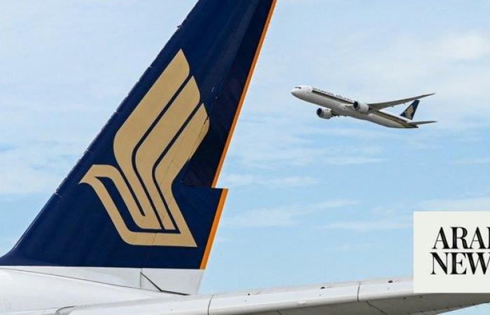 1 dead, others injured after London-Singapore flight hit severe turbulence, Singapore Airlines says