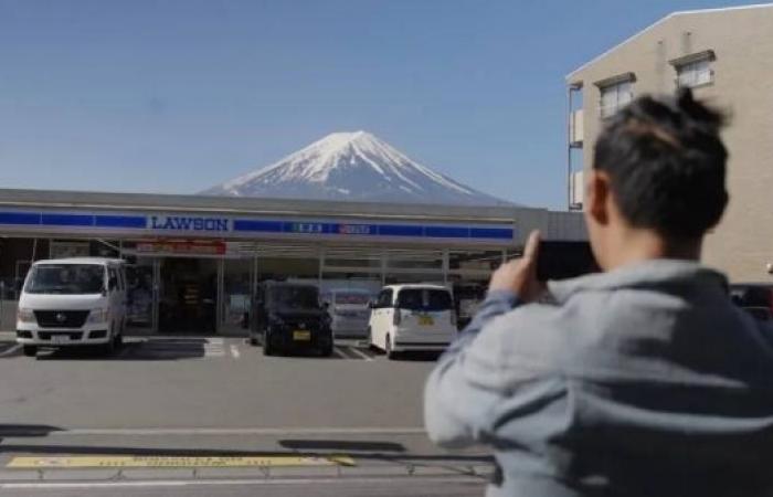 Japan blocks iconic Mt Fuji view to deter tourists