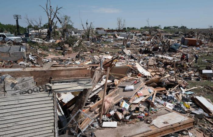 Tornadoes pummel US Midwest, killing at least 5 in Iowa