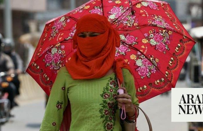Parts of India boil as temperatures near 50 C