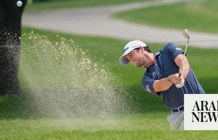 Davis Riley grabs two-shot lead at Colonial tournament