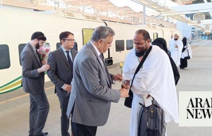 Indian Hajj pilgrims take train from Jeddah to Makkah