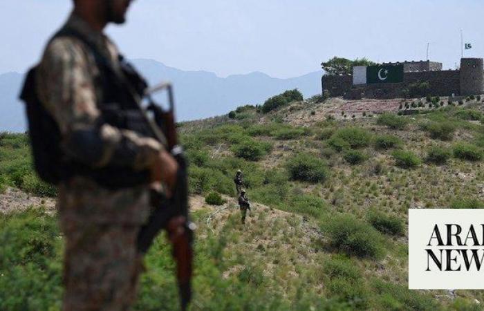 Five Pakistani soldiers killed in gunbattles with militants, army says