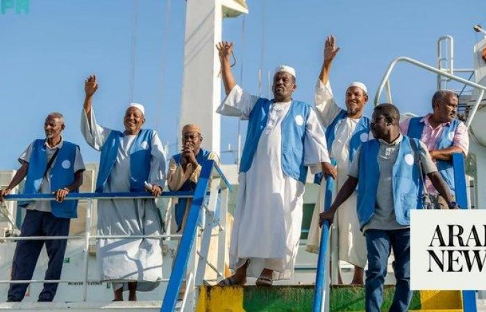 First ship transporting Hajj pilgrims arrives at Jeddah port