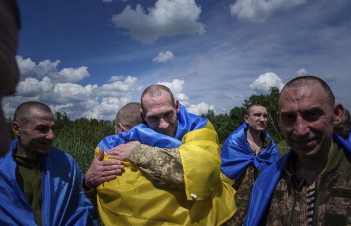 Russia and Ukraine exchange POWs for the first time in months. Bodies of fallen are also swapped