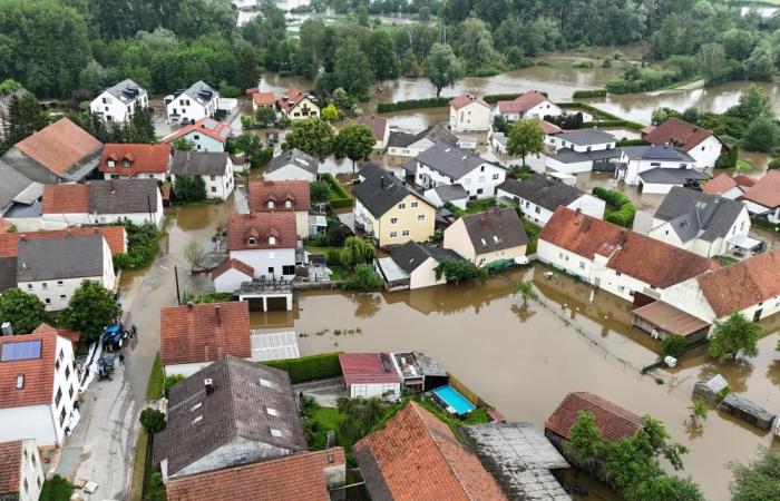 Thousands evacuated from German flood zone as Scholz visits