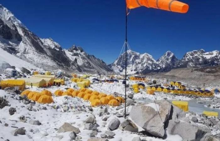 Eleven tons of rubbish taken off Himalayan peaks