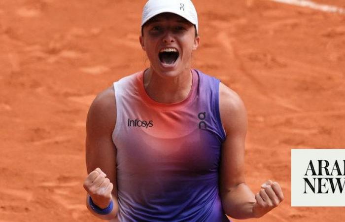 Swiatek dismantles Paolini to win third straight French Open title