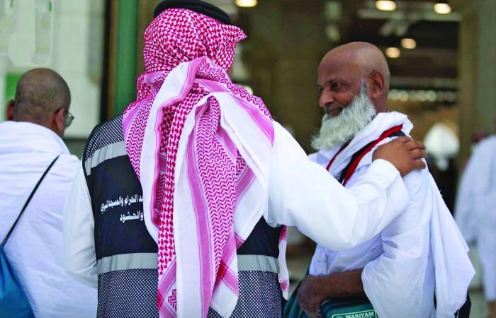 Hajj minister praises men who helped lost pilgrim