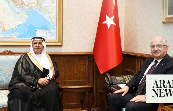 Saudi assistant minister meets Turkiye’s defense minister