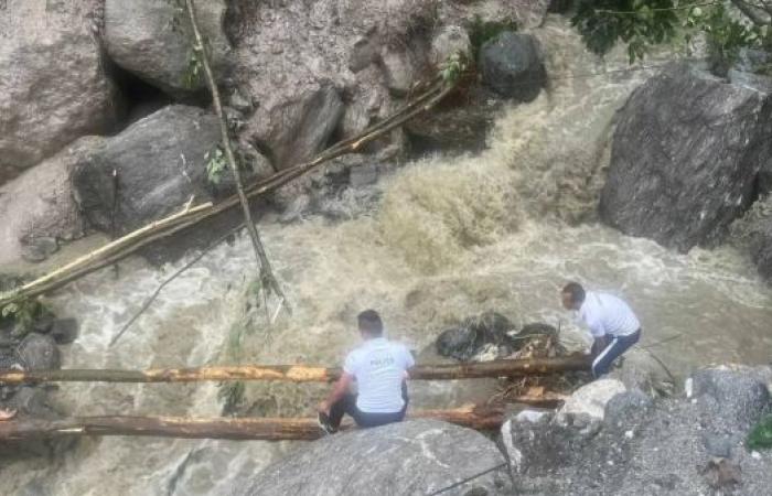Landslides kills 10, leaves 2,400 tourists stranded in northeastern India