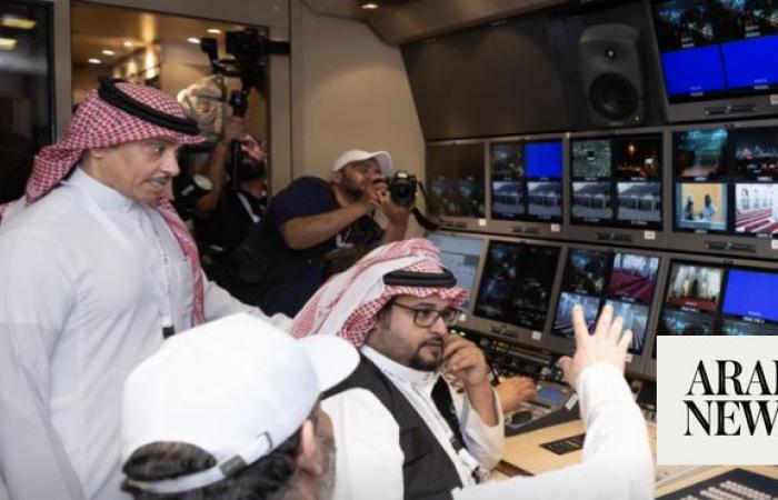 Minister tours media offices at holy Hajj sites