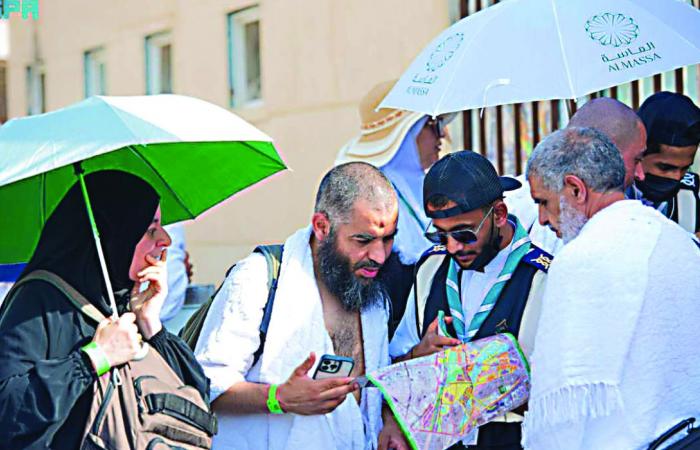 Pilgrims hosted by the Custodian of the Two Holy Mosques Guests Program leave for Madinah
