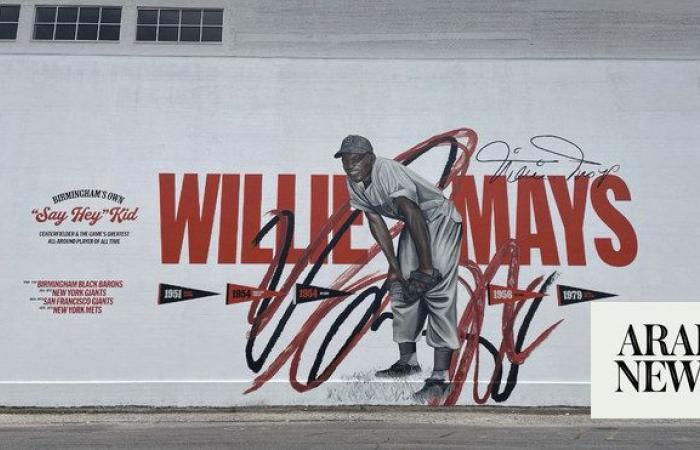Tributes to Willie Mays pour in as mural is unveiled in Alabama
