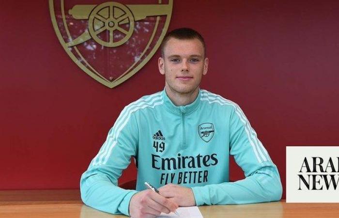 Arsenal goalkeeper Karl Hein signs new contract